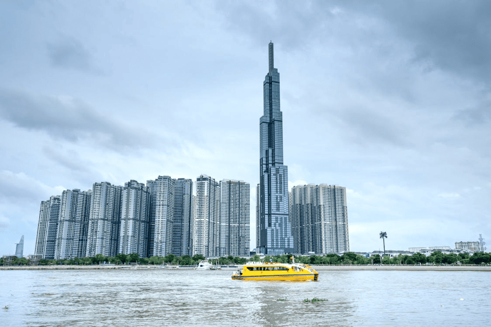 Unique city views unfold at every bend of the river (Source: Pexels)